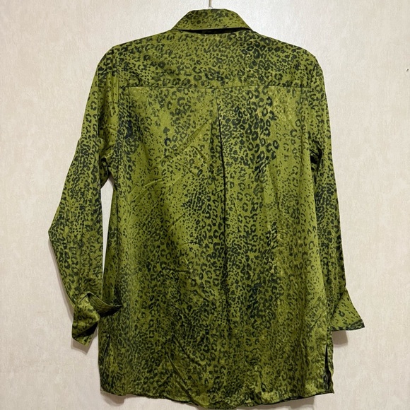 Foxcroft Green Black Snakeskin Print Stretch Shaped Fit Button Up - Picture 4 of 6